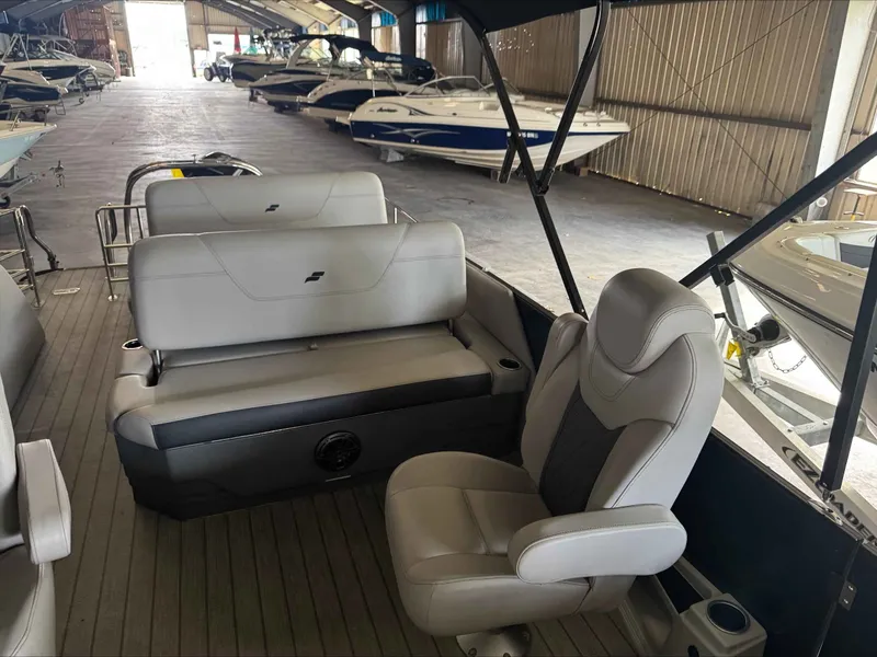 Slide: The Image of Starcraft CX 23DL 2023 - 9