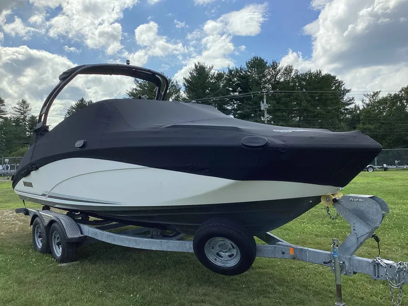 Slide: The Image of Yamaha 242 LTD S 2018 - 1