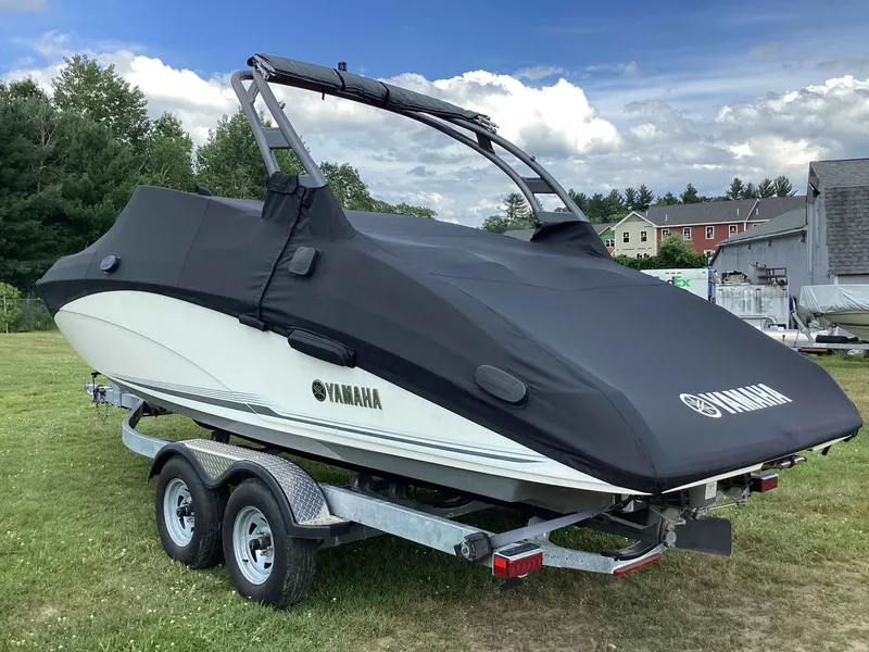 Slide: The Image of Yamaha 242 LTD S 2018 - 3