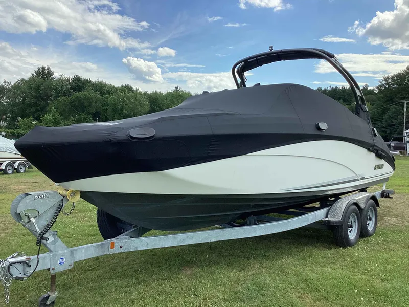 Slide: The Image of Yamaha 242 LTD S 2018 - 4