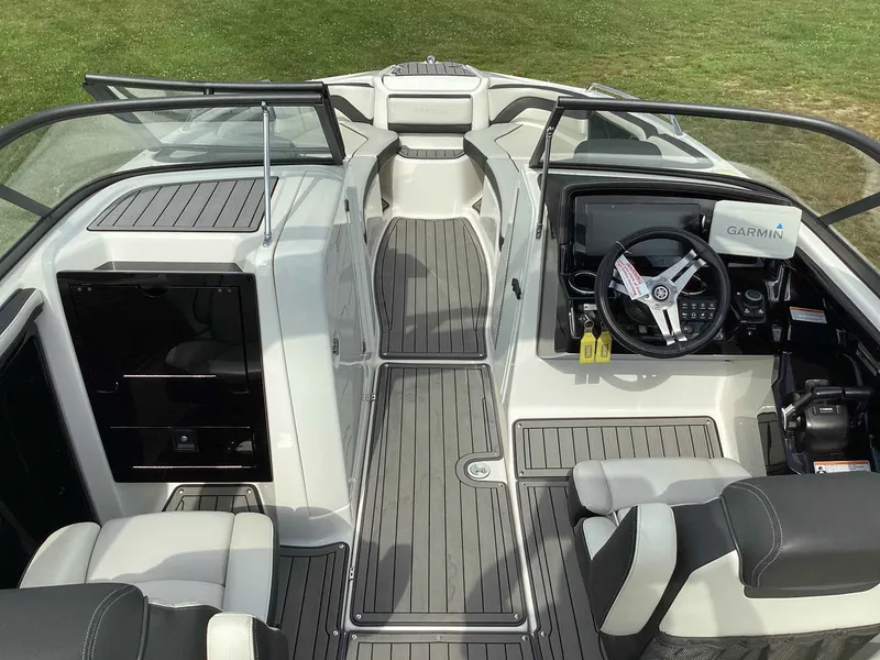 Slide: The Image of Yamaha 242 LTD S 2018 - 5