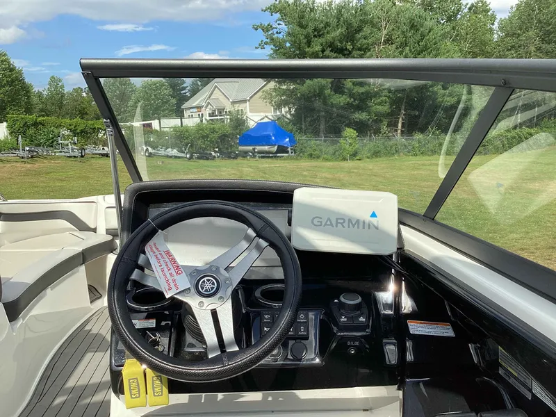 Slide: The Image of Yamaha 242 LTD S 2018 - 6