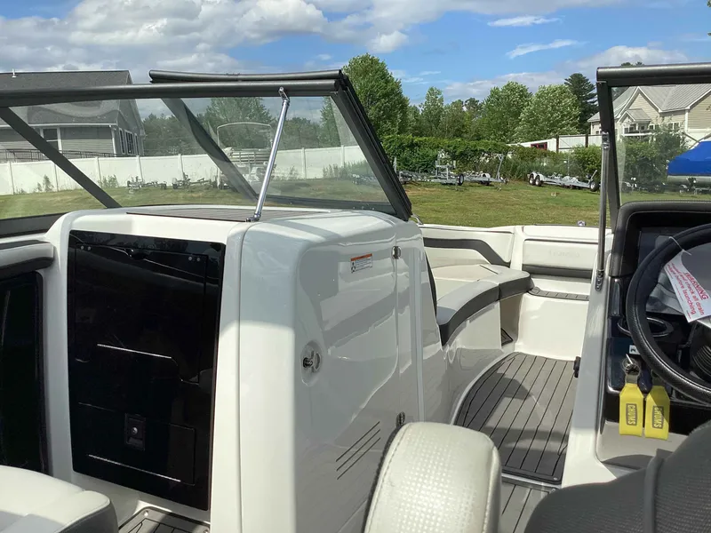 Slide: The Image of Yamaha 242 LTD S 2018 - 7