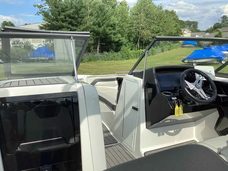 Slide: The Image of Yamaha 242 LTD S 2018 - 8