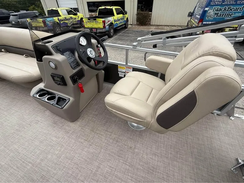 Slide: The Image of Sun Tracker Party Barge 16 DLX 2024 - 7