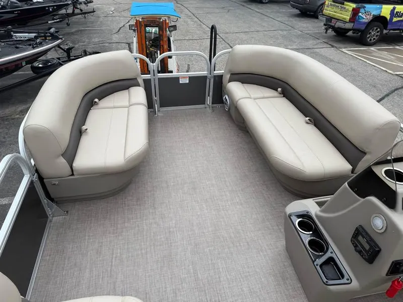 Slide: The Image of Sun Tracker Party Barge 16 DLX 2024 - 9