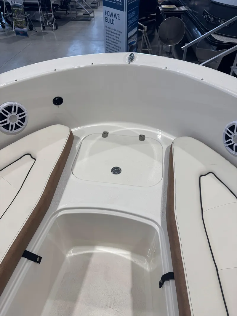 Slide: The Image of Stingray 172SC 2024 - 12