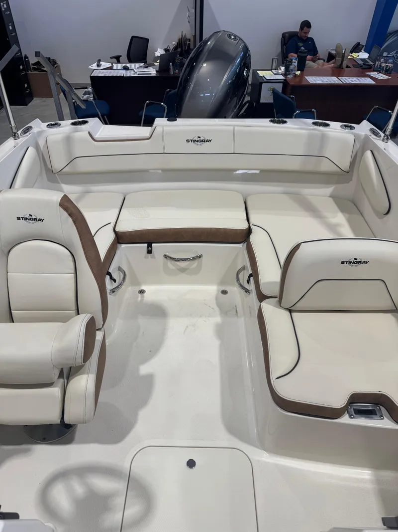 Slide: The Image of Stingray 172SC 2024 - 6