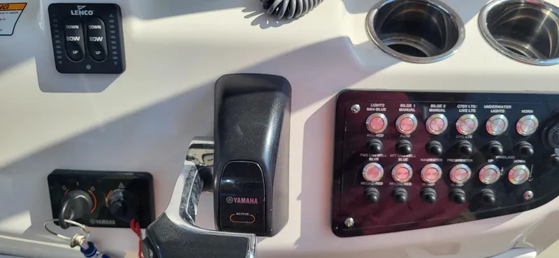 Slide: The Image of NauticStar 251 Hybrid 2020 - 11