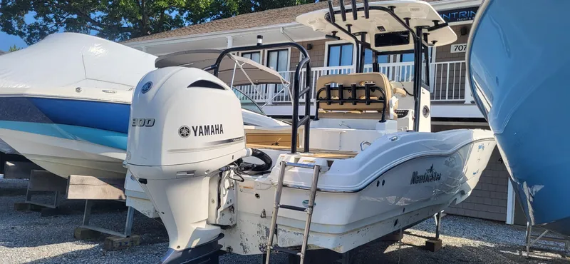 Slide: The Image of NauticStar 251 Hybrid 2020 - 12