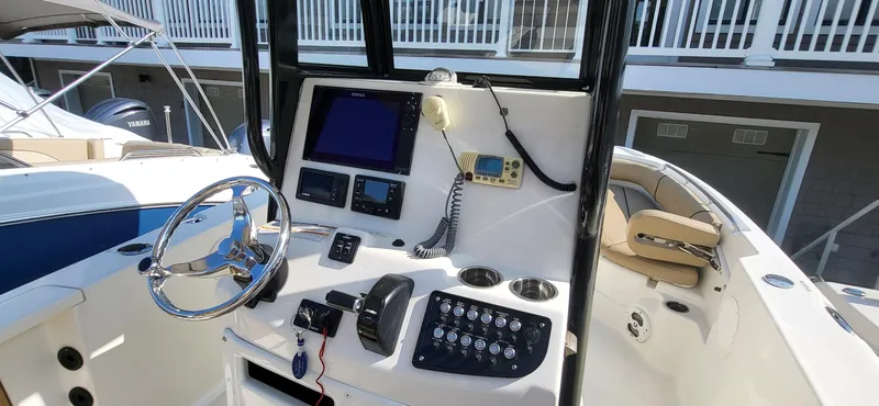 Slide: The Image of NauticStar 251 Hybrid 2020 - 14