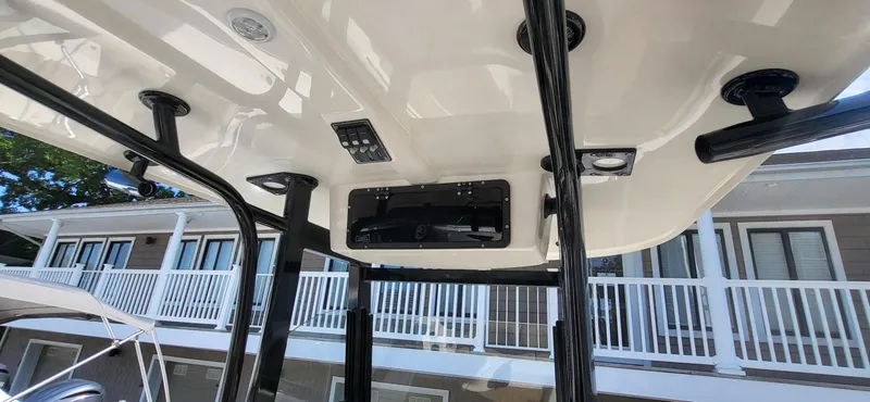 Slide: The Image of NauticStar 251 Hybrid 2020 - 15