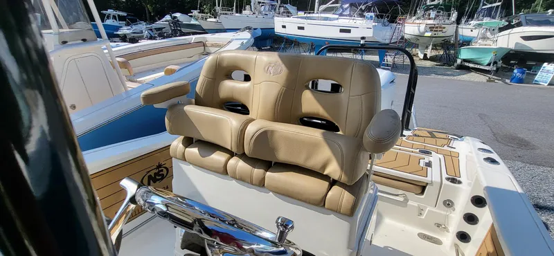 Slide: The Image of NauticStar 251 Hybrid 2020 - 5