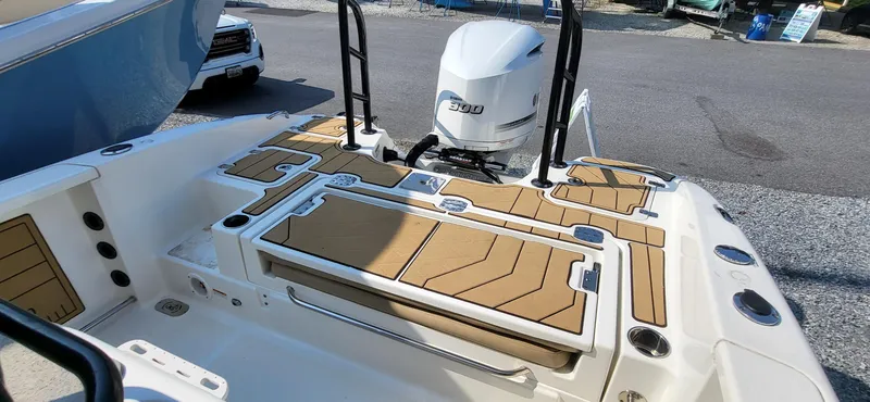 Slide: The Image of NauticStar 251 Hybrid 2020 - 6