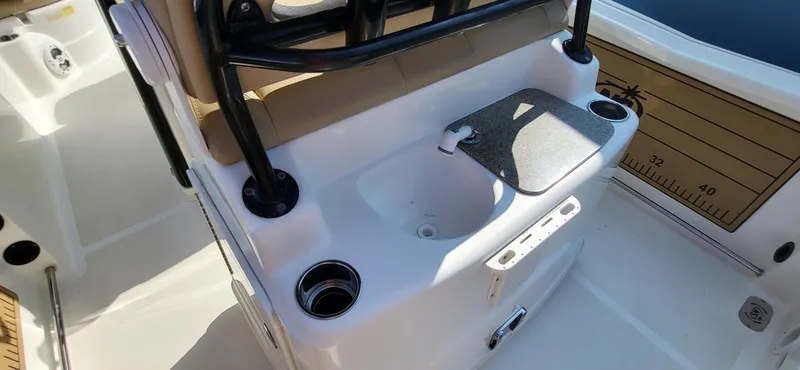 Slide: The Image of NauticStar 251 Hybrid 2020 - 8