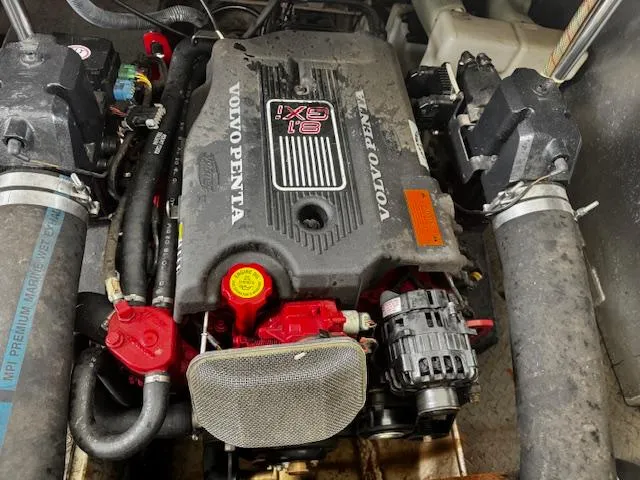 Slide: The Image of Volvo Penta engine in 2004 Regal Commodore 4260 boat, detailed view. - 25