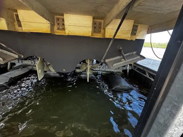 Slide: The Image of Underwater view of 2004 Regal Commodore 4260 boat propellers and rudders in dock. - 7