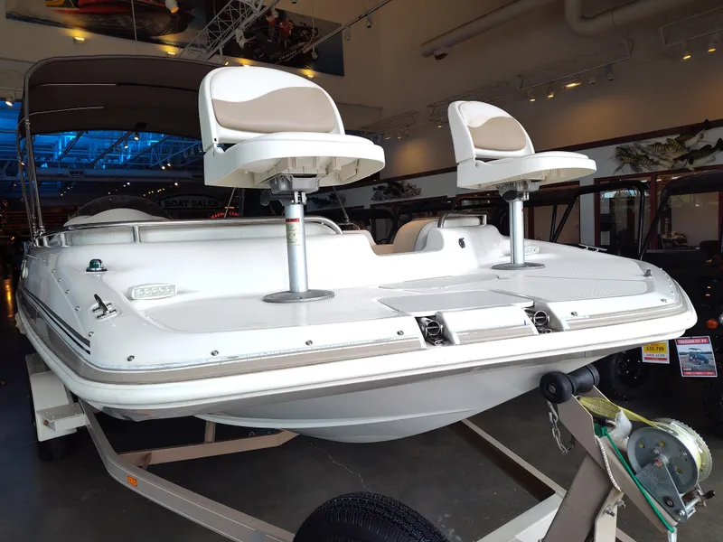 Slide: The Image of 2001 Hurricane 201GS boat with dual swivel seats on display indoors. - 4