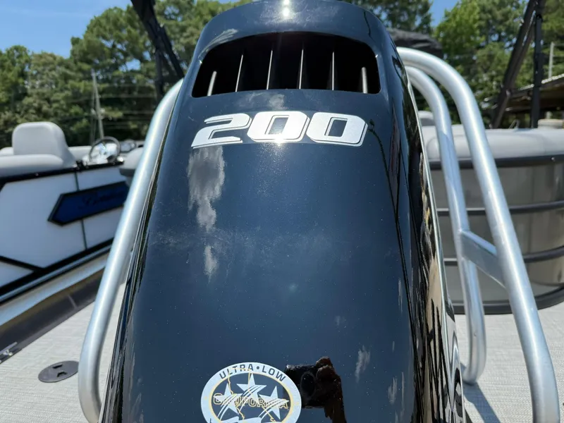 Slide: The Image of Bentley Pontoons Legacy 223 Navigator 2026 - 3