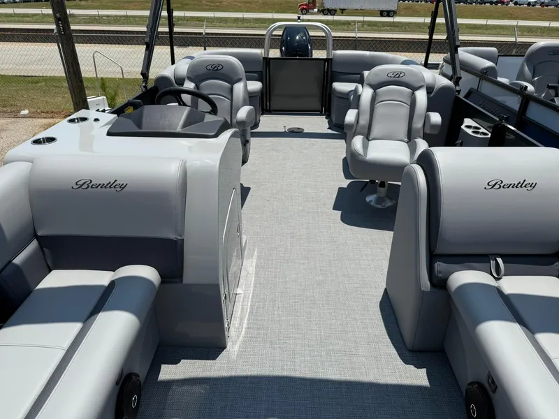 Slide: The Image of Bentley Pontoons Legacy 223 Navigator 2026 - 4