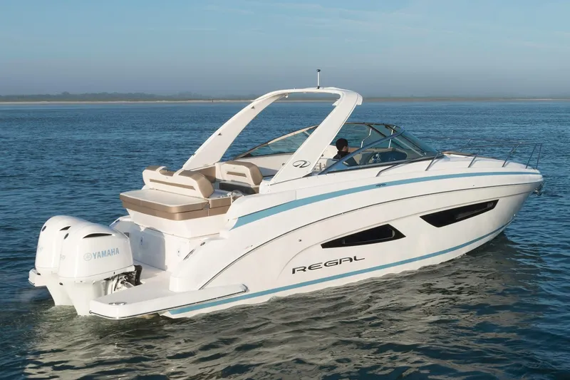 Slide: The Image of Manufacturer Provided Image: 2018 Regal 33 XO boat cruising on open water. - 34