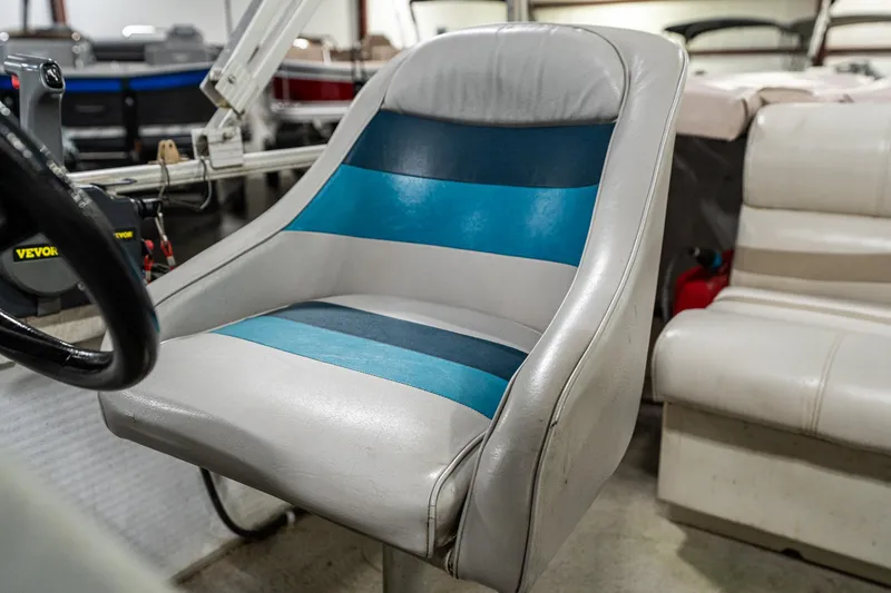 Slide: The Image of Captain's chair on 1992 Harris FloteBote 240 Super Sunliner pontoon boat, featuring blue and gray upholstery. - 38