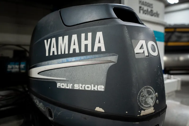 Slide: The Image of Yamaha 40 horsepower four-stroke outboard motor on a 1992 Harris FloteBote 240 Super Sunliner. - 41