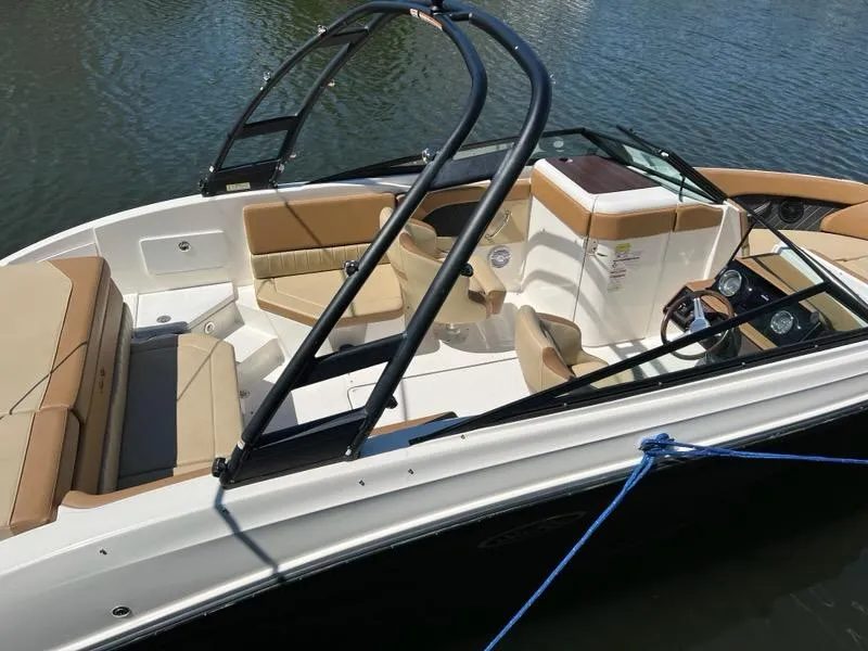 Slide: The Image of Sea Ray SPX 230 Outboard 2018 - 4
