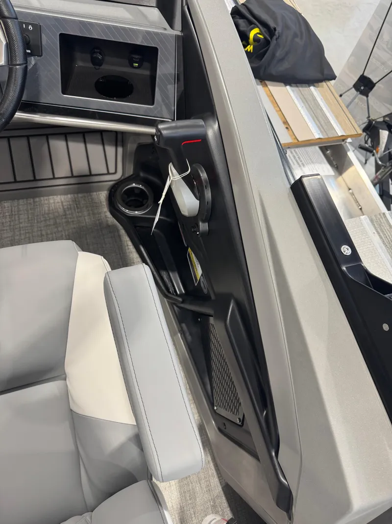 Slide: The Image of Avalon 2385 25 Catalina VRB 2025 - 12