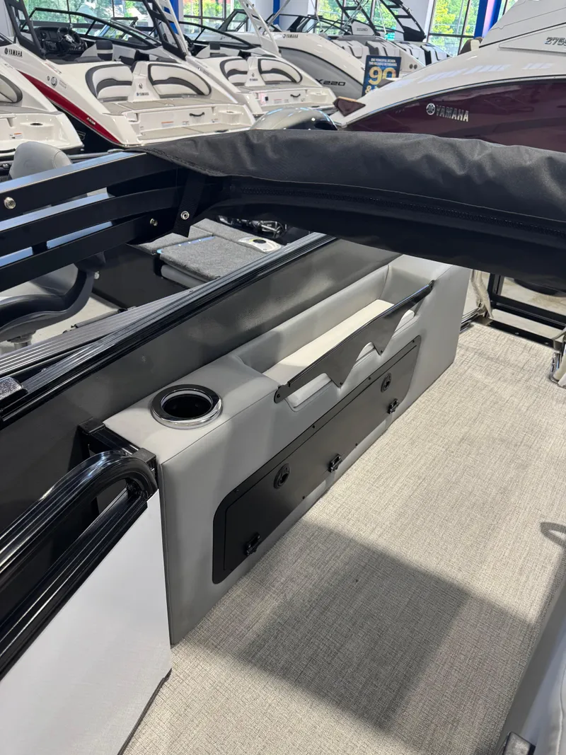 Slide: The Image of Avalon 2385 25 Catalina VRB 2025 - 15