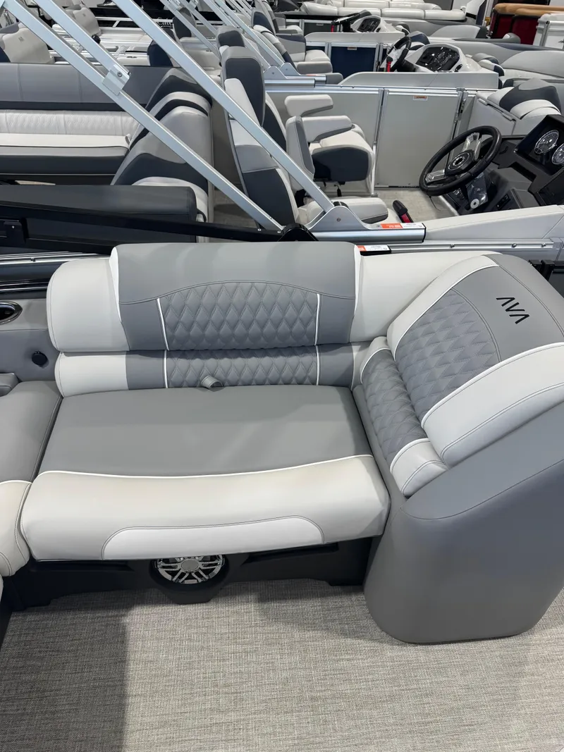 Slide: The Image of Avalon 2385 25 Catalina VRB 2025 - 16