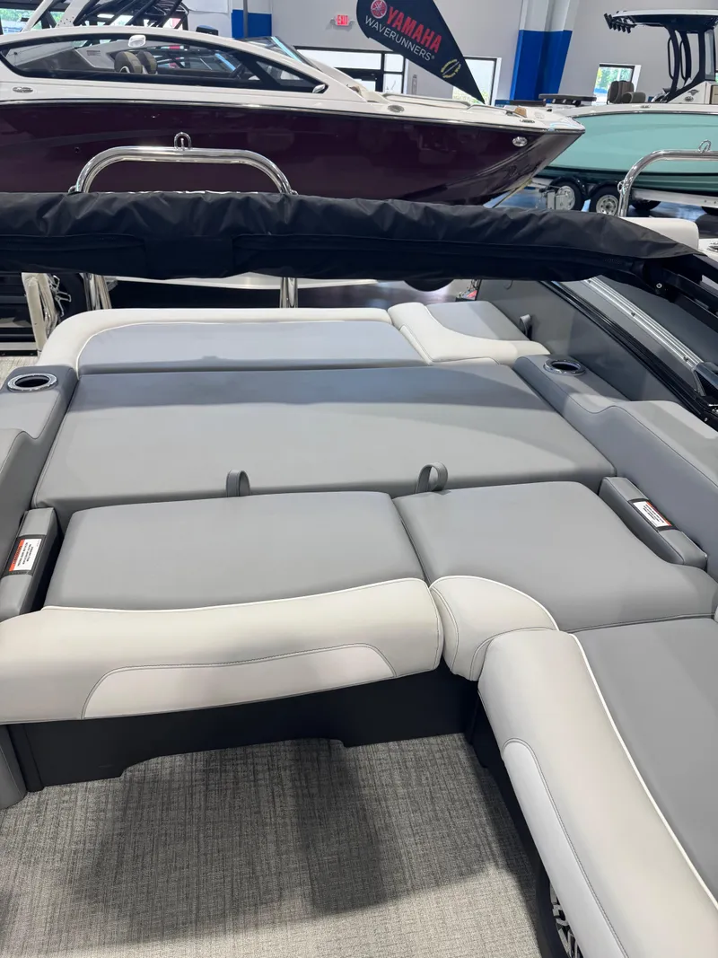 Slide: The Image of Avalon 2385 25 Catalina VRB 2025 - 17