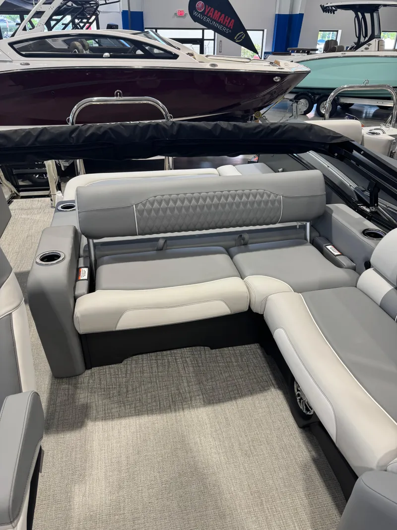 Slide: The Image of Avalon 2385 25 Catalina VRB 2025 - 18