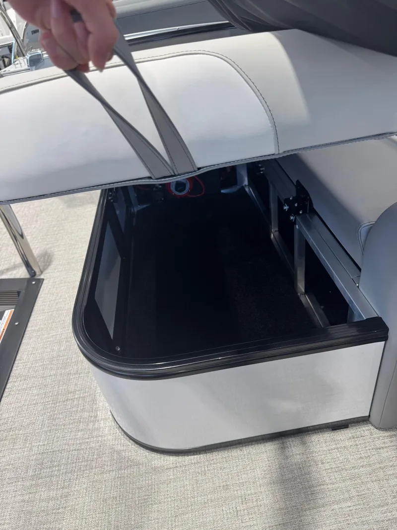 Slide: The Image of Avalon 2385 25 Catalina VRB 2025 - 20