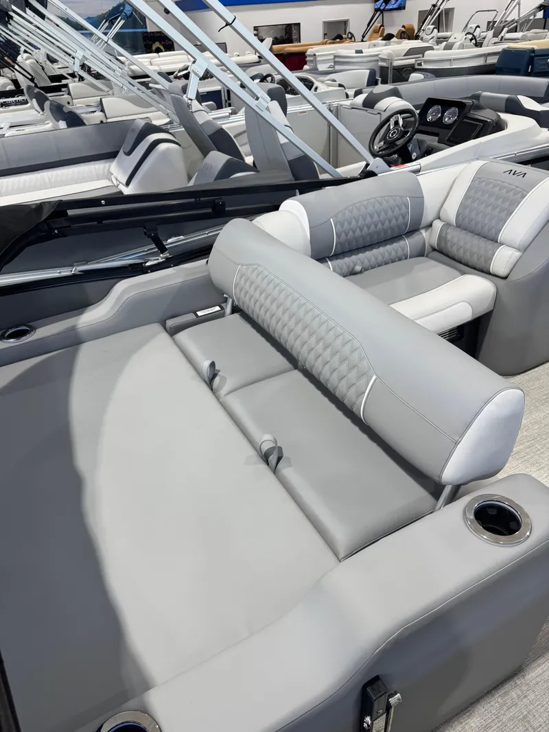 Slide: The Image of Avalon 2385 25 Catalina VRB 2025 - 21