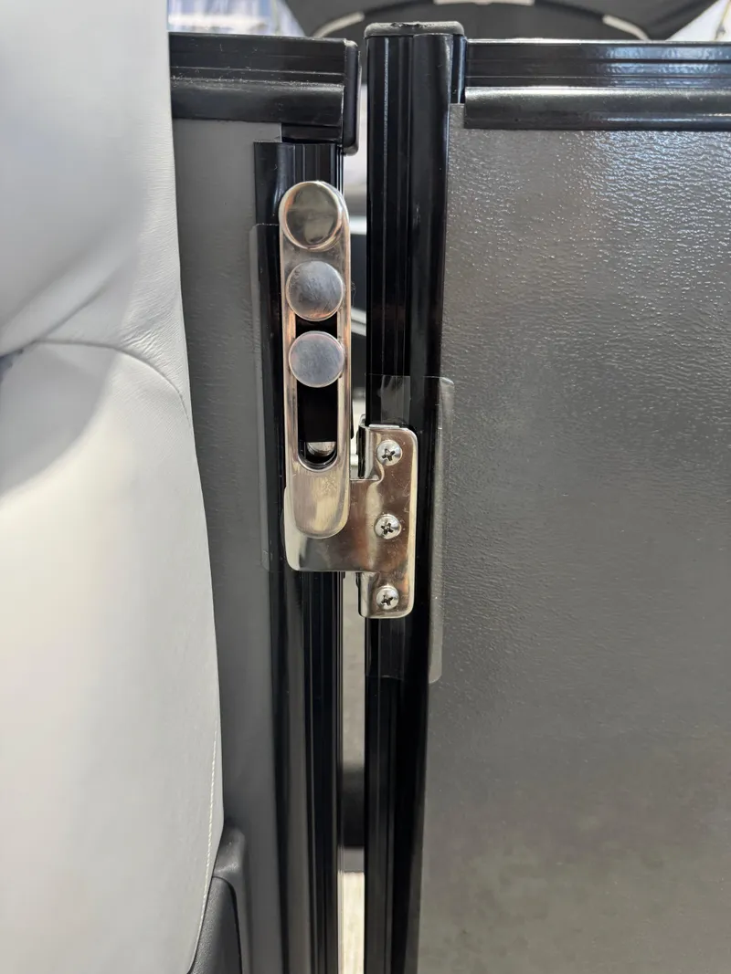 Slide: The Image of Avalon 2385 25 Catalina VRB 2025 - 3