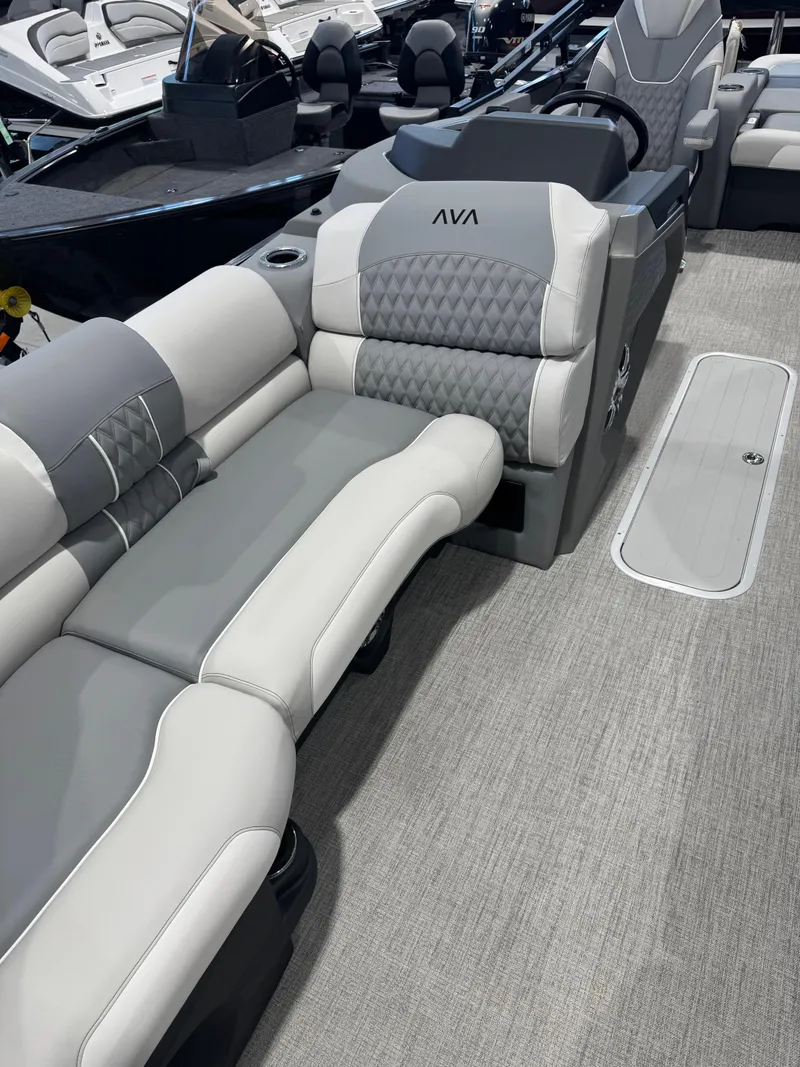 Slide: The Image of Avalon 2385 25 Catalina VRB 2025 - 4