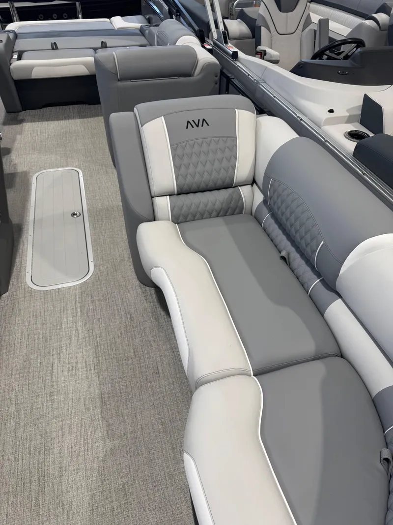 Slide: The Image of Avalon 2385 25 Catalina VRB 2025 - 5