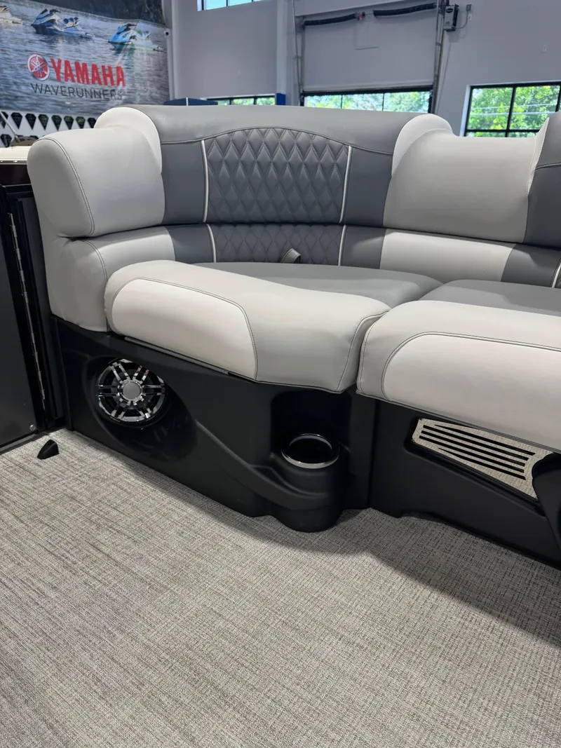 Slide: The Image of Avalon 2385 25 Catalina VRB 2025 - 7