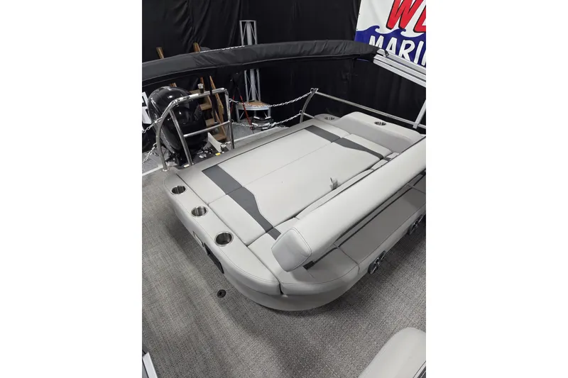 Slide: The Image of 2026 Barletta ARIA 22UC pontoon boat with spacious seating and modern design. - 10