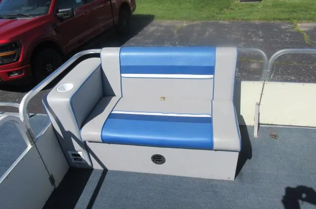 Slide: The Image of Blue and gray seating on a 1991 Palm Beach Super 220 boat deck. - 23