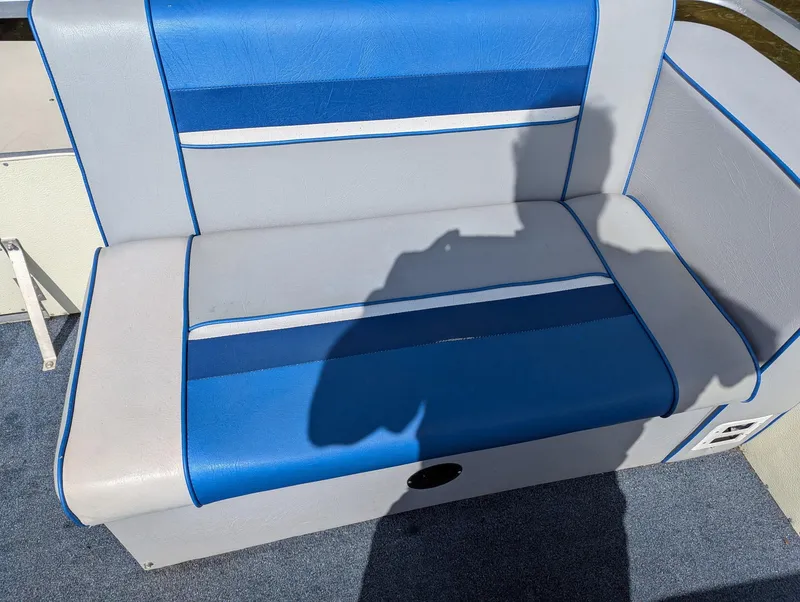 Slide: The Image of Blue and white boat seat on a 1991 Palm Beach Super 220. - 5
