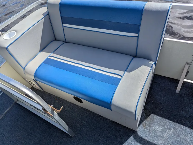 Slide: The Image of Blue and gray boat seat on 1991 Palm Beach Super 220. - 7