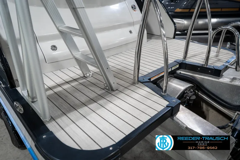 Slide: The Image of Avalon Ambassador - 27' 2019 - 60