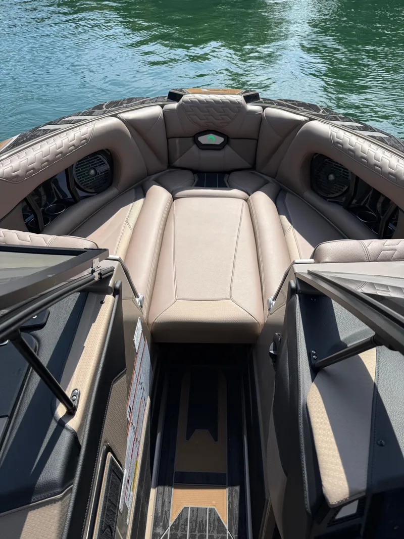 Slide: The Image of Centurion Ri265 2025 - 10