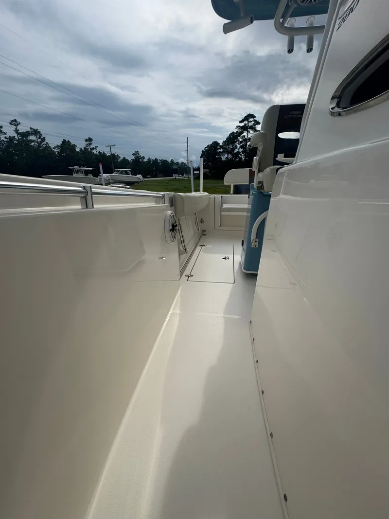 Slide: The Image of Cobia 280 Center Console 2020 - 17