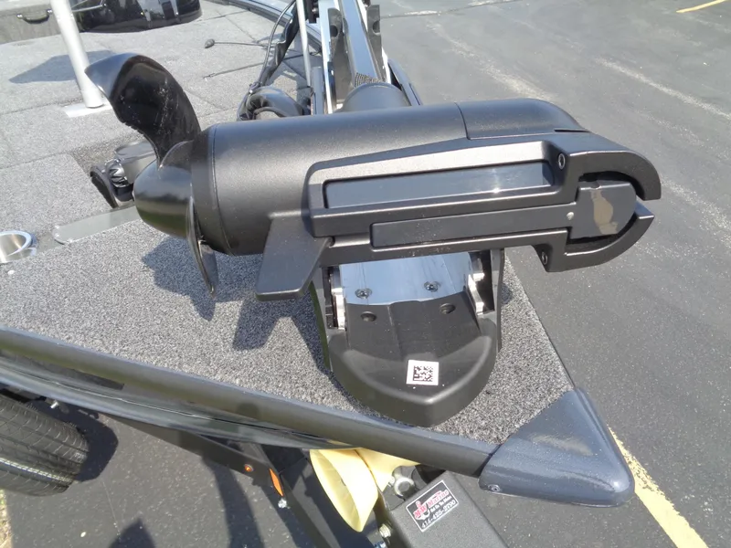 Slide: The Image of 2025 Lund 1875 Pro-V Bass XS boat with mounted trolling motor on deck. - 16