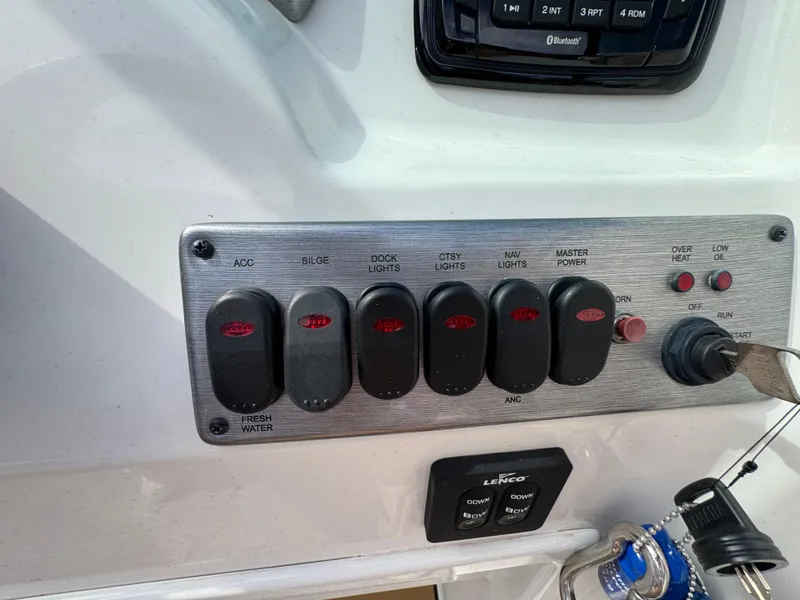 Slide: The Image of NauticStar 223DC 2020 - 10