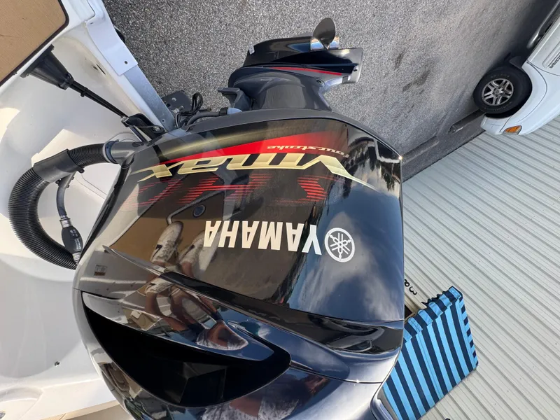 Slide: The Image of NauticStar 223DC 2020 - 17