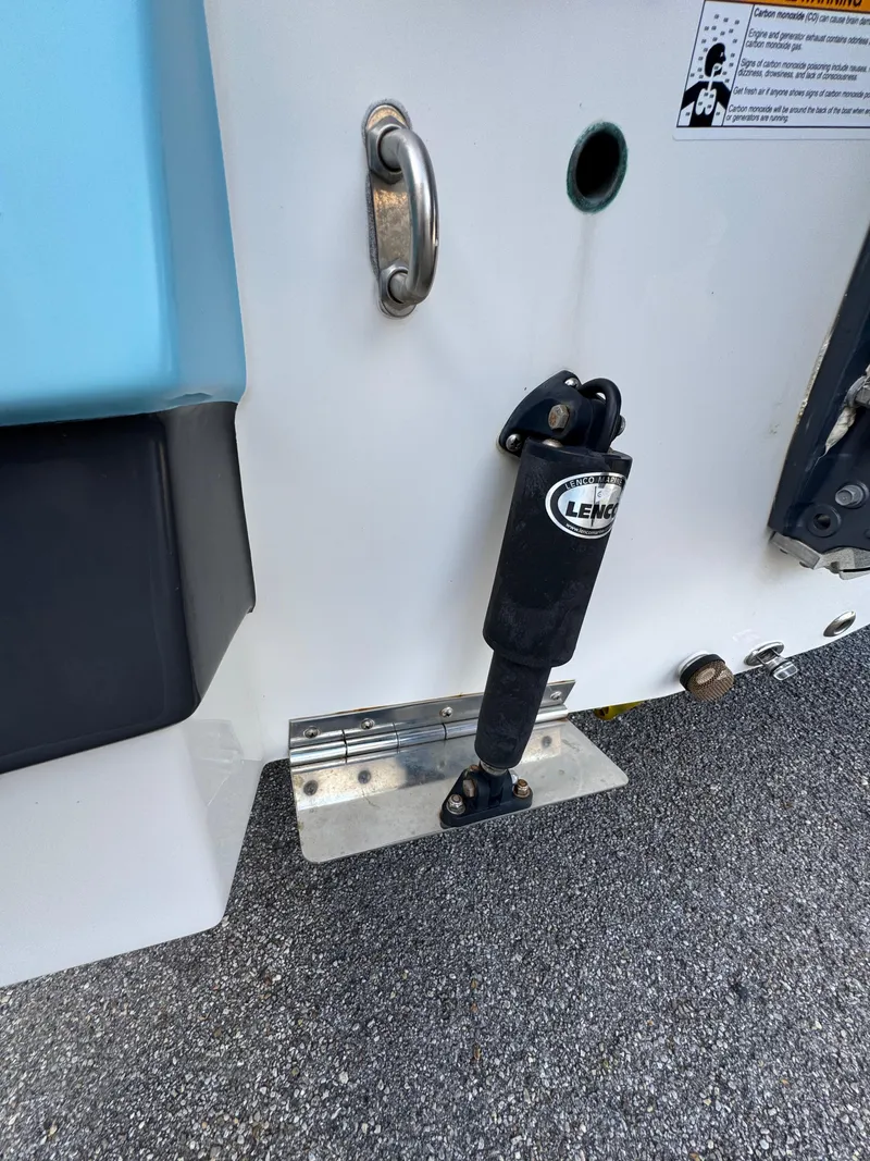 Slide: The Image of NauticStar 223DC 2020 - 19